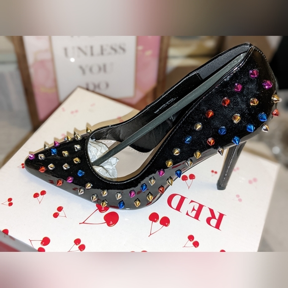 Heels - Picture 3 of 4